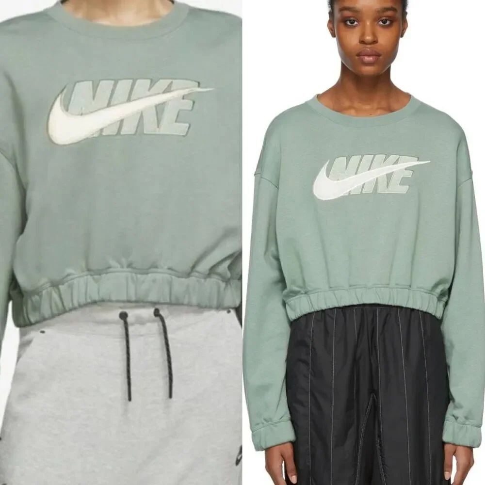NWT Nike Sportswear Icon Clash Fleece Crewneck Sweatshirt in a sage green XS